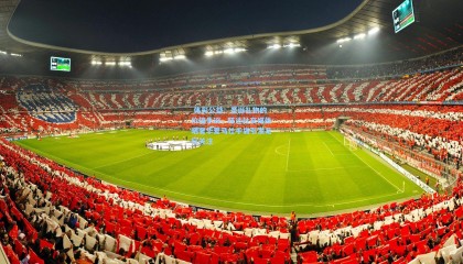  体彩公益：圣诞礼物的价值争议，旺达社交媒体晒奢华爱马仕手袋引发足坛关注