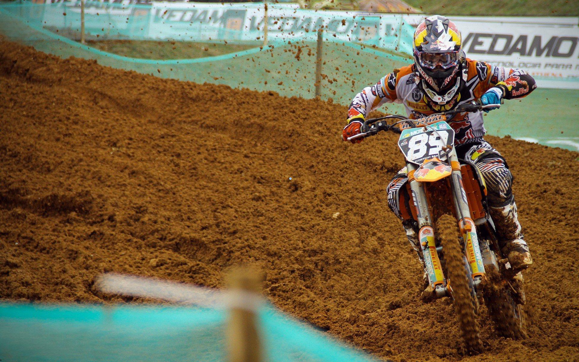 国家级射击教练田红与儿子付义涵因走私武器罪被判刑 体育界震惊反思